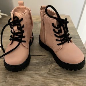 ZARA little girls boots. SZ 21